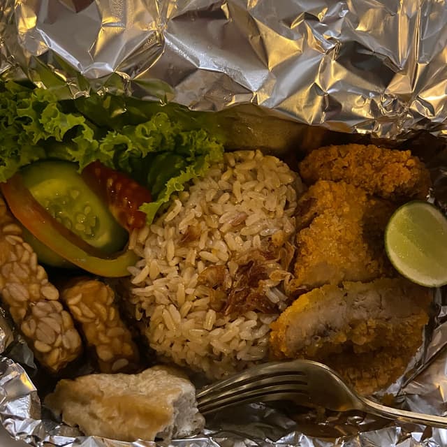 Photo of the dish “a’yum geprek bowl”