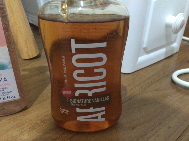 review photo of Bath & Body Works Apricot wash shared by @finjayinreinhard on 16 Mar 2022 - review