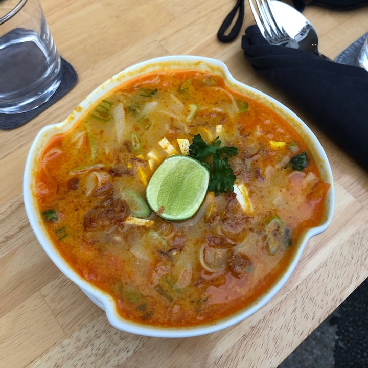photo of Living Food Lab yellow curry noodle shared by @baliveganclub on  05 Aug 2020 - review
