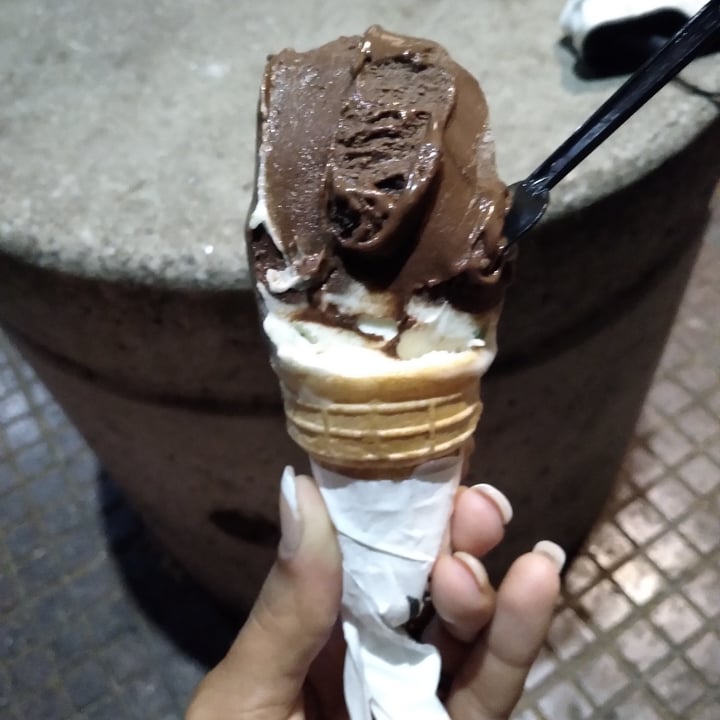 photo of Lucciano´s Palermo Soho Helado dark chocolate y vasubeda shared by @agusmigliano on  06 Jan 2021 - review
