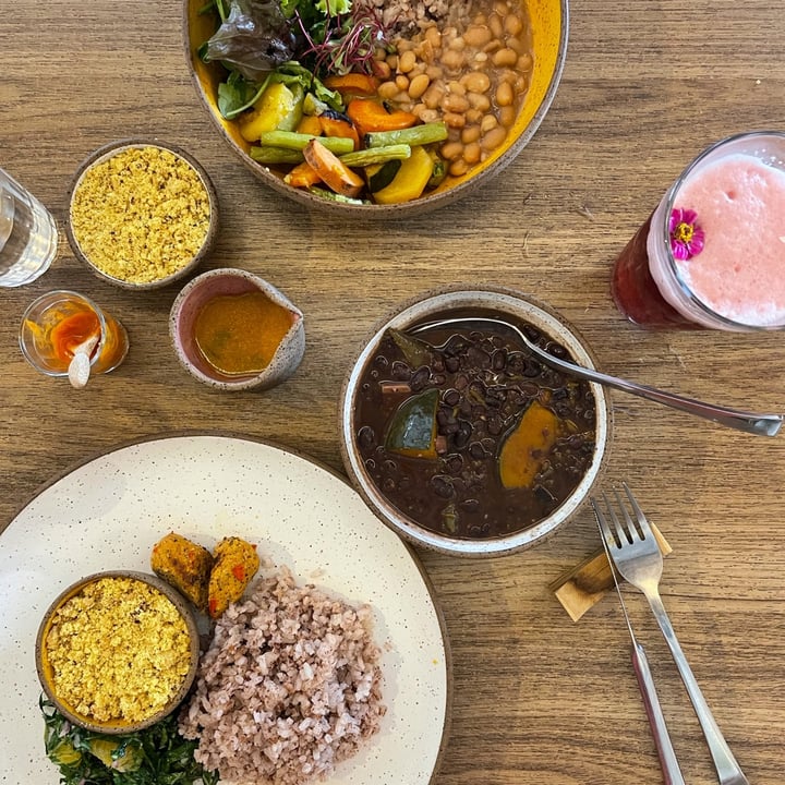 review photo of Camelia Ododo Restaurante - Cafe & Bar Organico Feijoada shared by @nivearando on 04 Apr 2022 - review