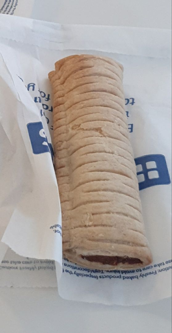 photo of Greggs Vegan Sausage Roll shared by @charlamywild on  25 Jan 2020 - review