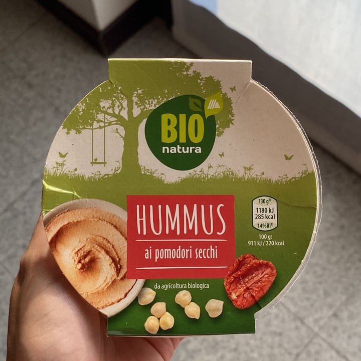 review photo of Bio Natura Hummus ai Pomodori Secchi shared by @camomillaaa on 12 Jun 2022 - review