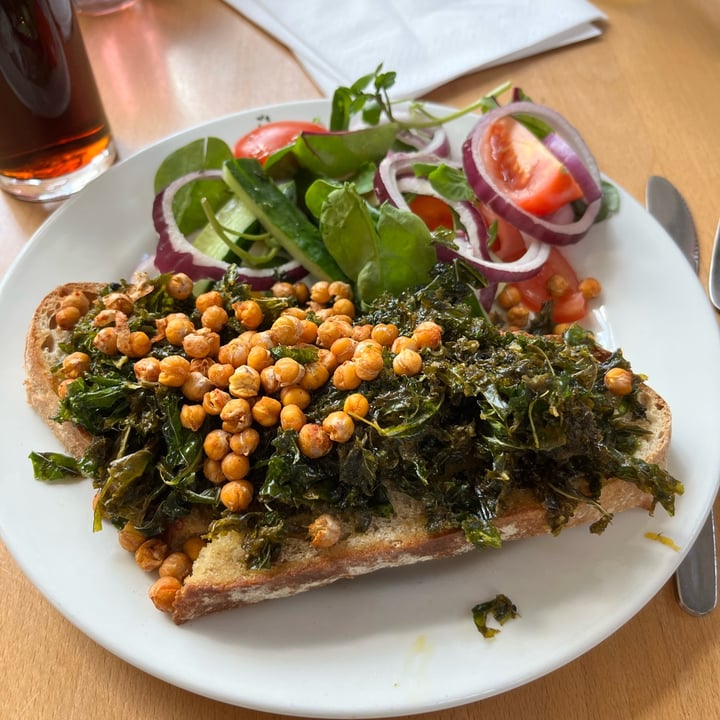 photo of Bridgemere Garden Centre Crispy kale and chickpea shared by @vegmart404 on  14 Jun 2022 - review