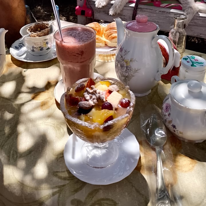 photo of Casa de Te boutique - El Jardín de los Duendes Ensalada De Frutas Y Licuado shared by @floravila on  07 Jan 2022 - review