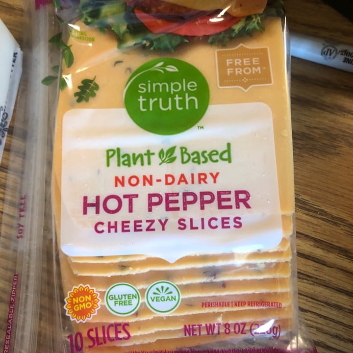 photo of Simple Truth Non-Dairy Hot Pepper Cheezy Slices shared by @oscargogh on  20 May 2022 - review