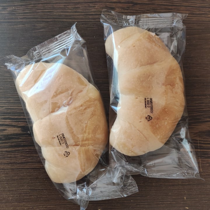 review photo of Vemondo Vegan croissants shared by @elisinwonderland on 12 Mar 2022 - review
