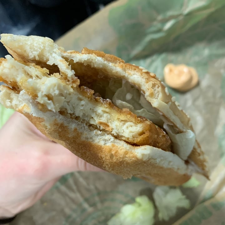 review photo of Burger King Restaurant Vegan Royale shared by @letseatlessmeat on 12 Jan 2022 - review