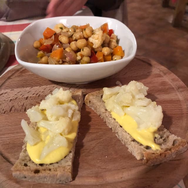 Photo of the dish “Crostini Con Cavolfiore E Giardiniera Di Ceci”