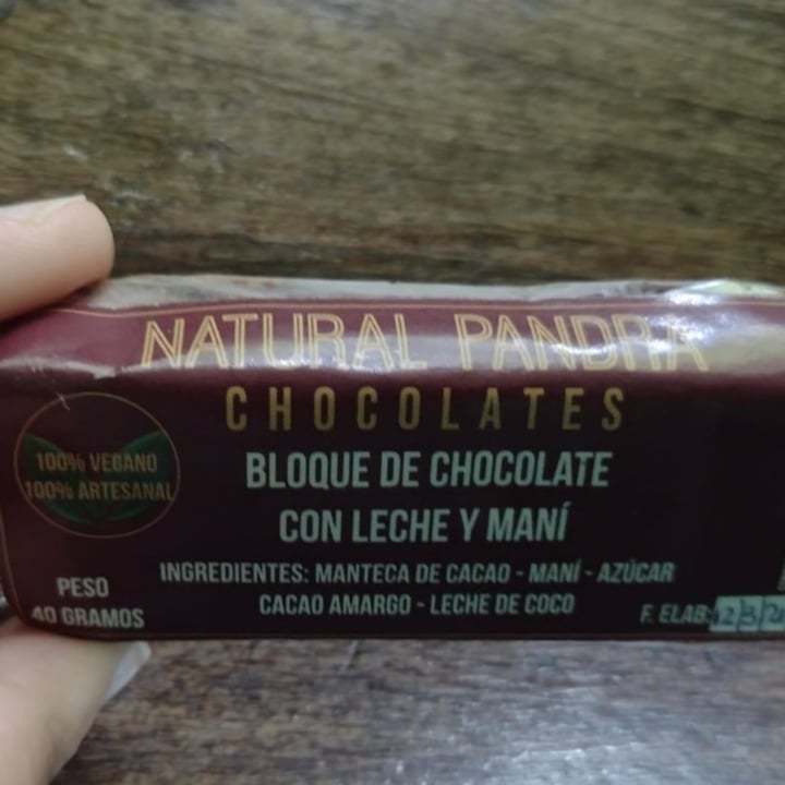 photo of Natural pandra Tableta de chocolate con leche y almendras shared by @luciaroveta on  19 Apr 2021 - review