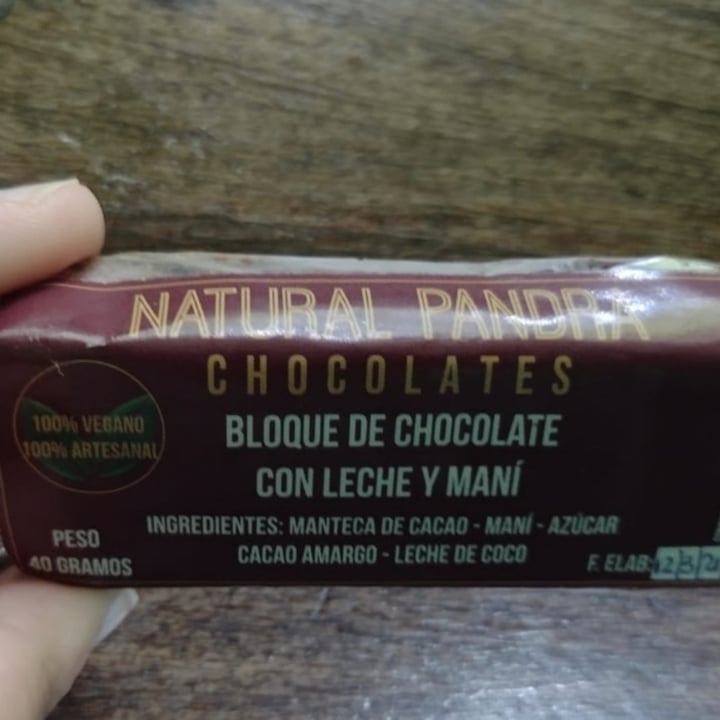 review photo of Natural pandra Tableta de chocolate con leche y almendras shared by @luciaroveta on 19 Apr 2021 - review