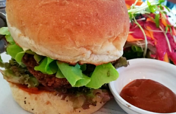 photo of VIBE Cafe Honest burger shared by @choyyuen on  22 Oct 2019 - review