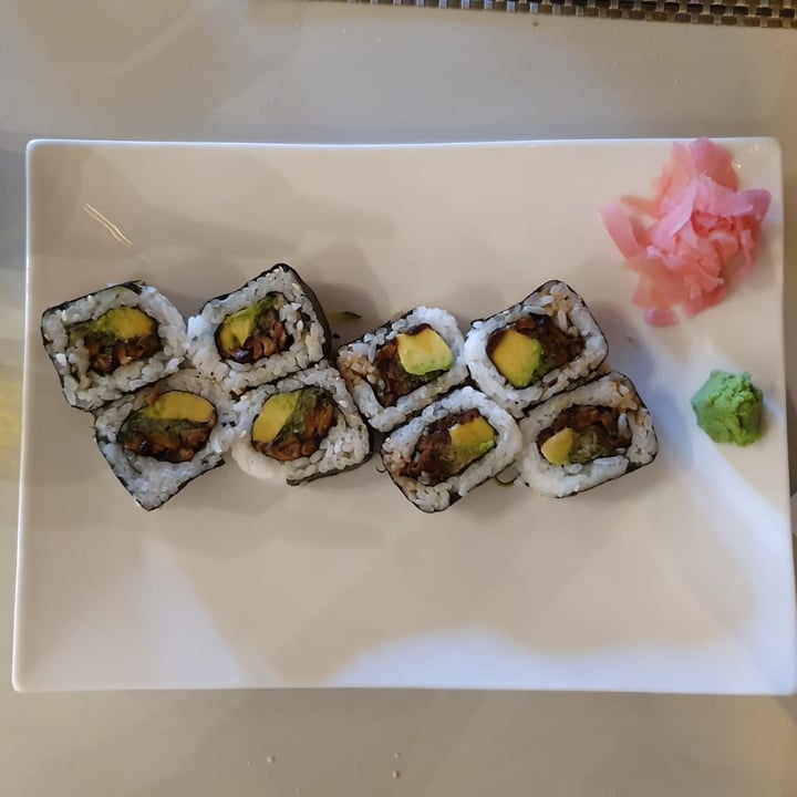 photo of Beluga Cape Town Vegan california rolls shared by @ziena3 on  18 Aug 2020 - review