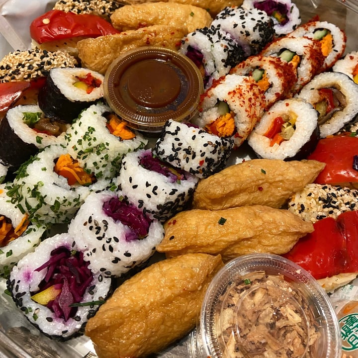 photo of Costco Classic vegan sushi platter shared by @alacoque on  09 Dec 2021 - review