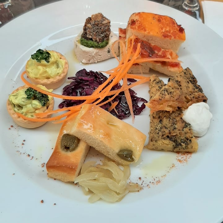 review photo of L'Orto già Salsamentario - Vegan & raw food Aperitivo misto shared by @sassy94 on 13 Apr 2022 - review
