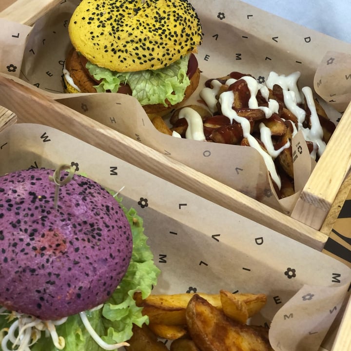 photo of Flower Burger Cherry Bomb shared by @eli01 on  02 Jan 2022 - review