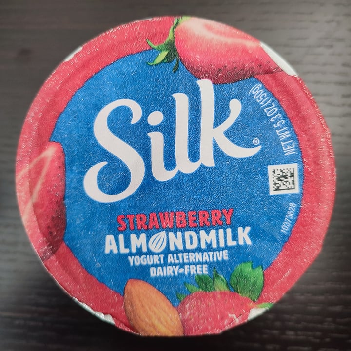 photo of Silk Strawberry almond milk yogurt shared by @camilapardo on  23 Jan 2022 - review