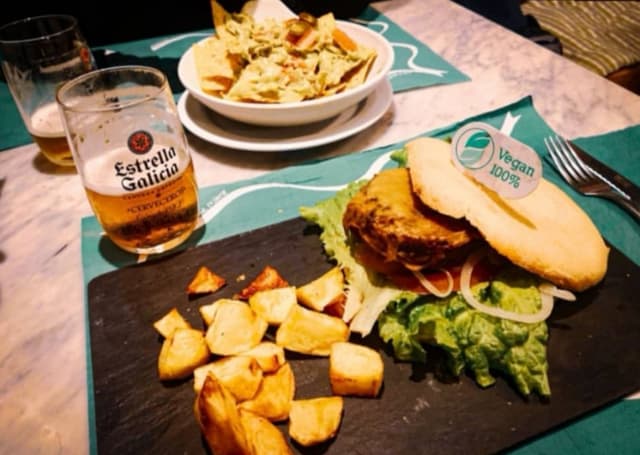 菜肴“Hamburguesa vegana”的照片