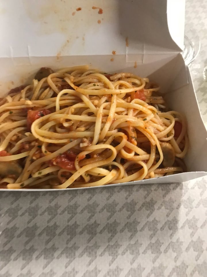photo of The Tea Party Mushroom, Tomato & Basil Linguine shared by @opheeeliaaa on  24 Sep 2019 - review