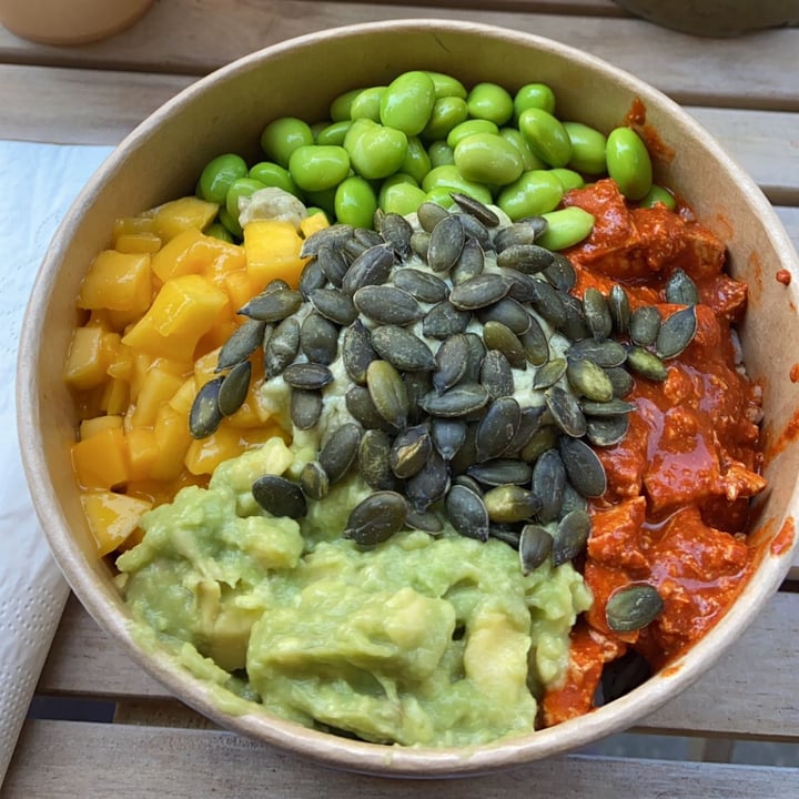 photo of the LAB Venice - the healthy Poke bar Tofu bowl shared by @gaiam on  14 Dec 2021 - review