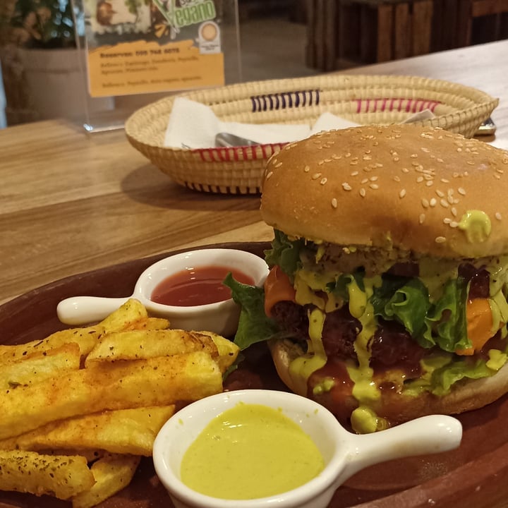 review photo of Identidad Natural Hamburguesa Vegana shared by @defyhdez on 03 Jun 2022 - review