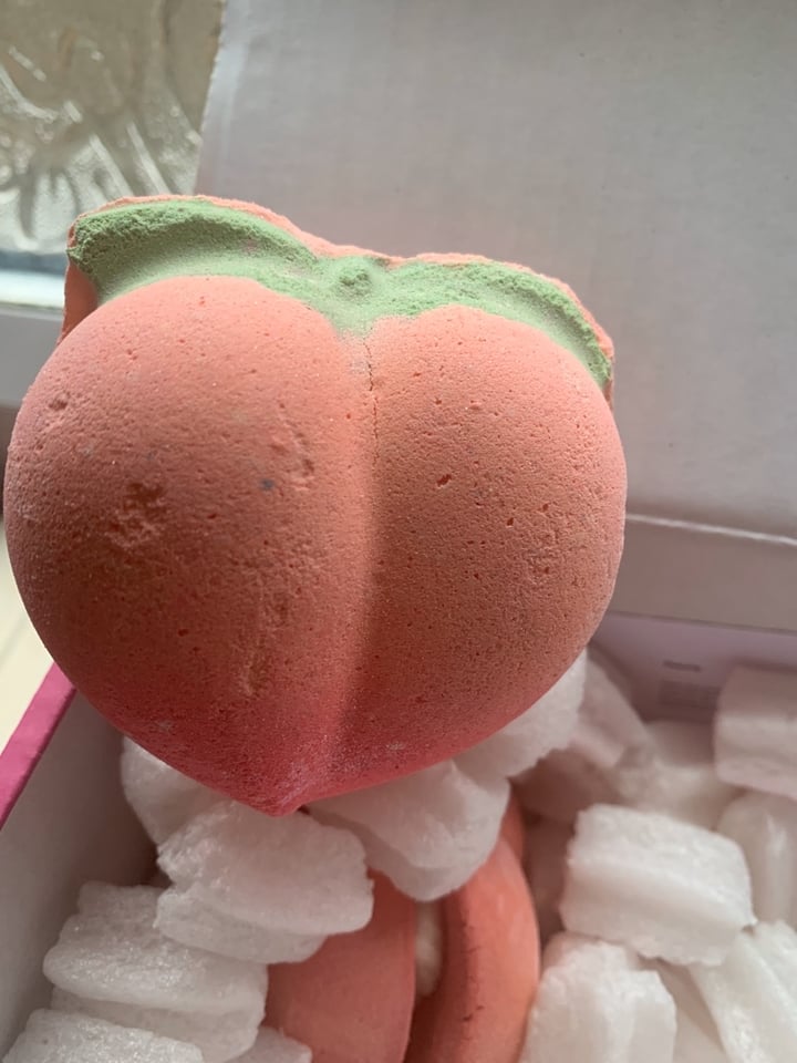 photo of LUSH Fresh Handmade Cosmetics Peachy shared by @karlanicola on  30 Mar 2020 - review