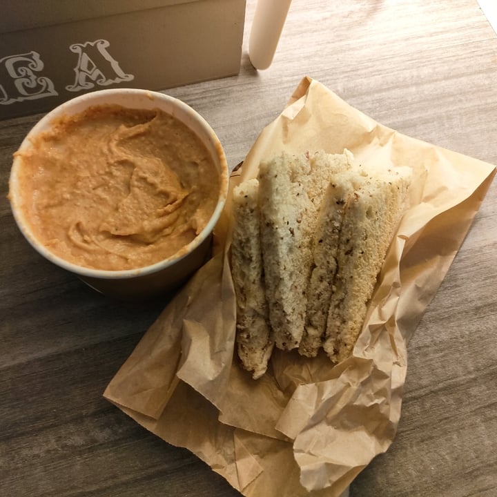 photo of DelEat Hummus alla Paprika shared by @irene80 on  25 Aug 2022 - review