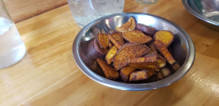 photo of Hare Krishna Vegano Batatas Fritas shared by @n00bmaster2004 on  16 Oct 2019 - review