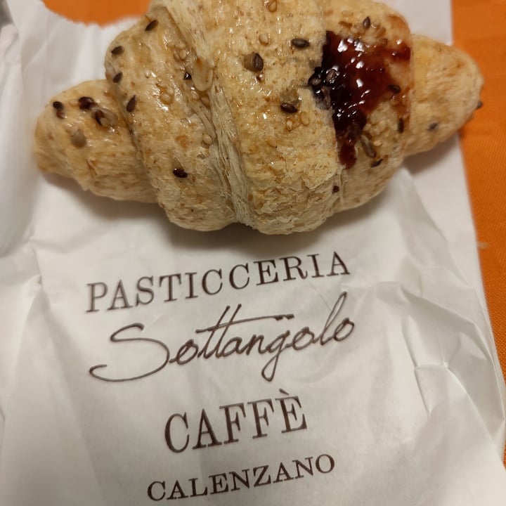 photo of Pasticceria Sottangolo Cornetto vegano shared by @sam81 on  25 Oct 2021 - review