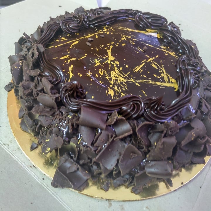 photo of Delicioso Pastel Vegan Dutch truffle cake shared by @tanvikadam on  23 Jun 2020 - review