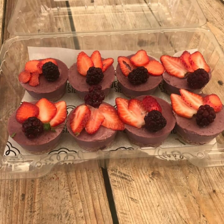 photo of The vegan side Minicheesecake shared by @chumis2020 on  03 May 2021 - review