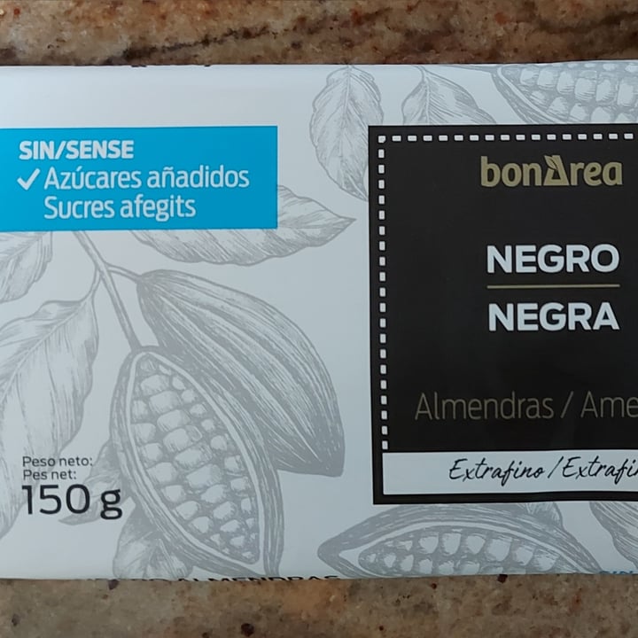 photo of BonÀrea Chocolate negro con almendras shared by @miriamnb01 on  08 Oct 2021 - review