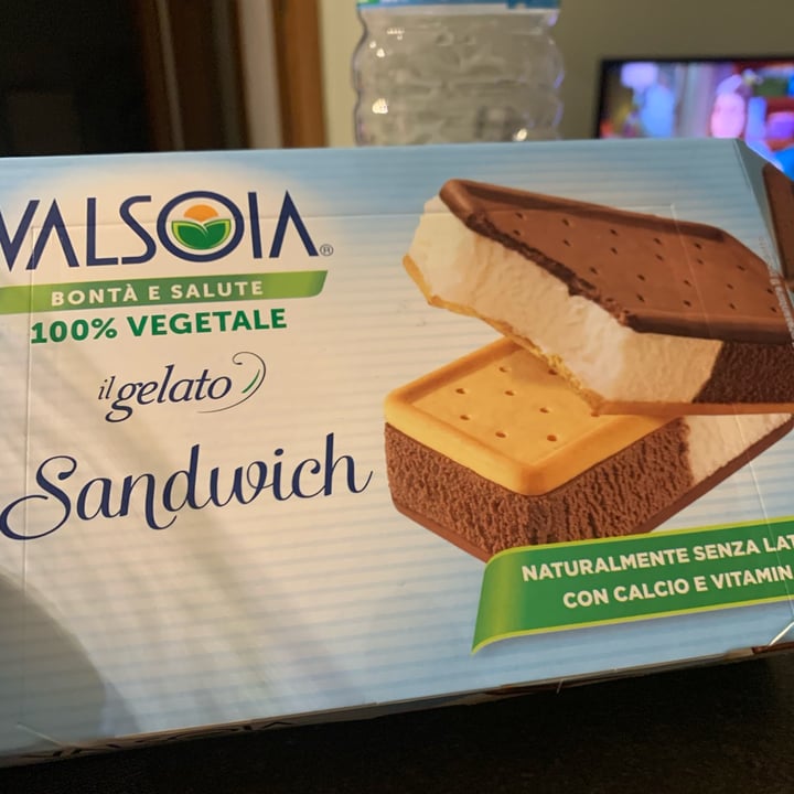 photo of Valsoia 8 sandwich il gelato shared by @raffamondo on  25 Nov 2021 - review