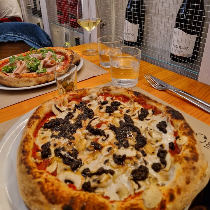 photo of Pizzi & Dixie Pizza Truffata shared by @orlaghh on  16 Oct 2022 - review