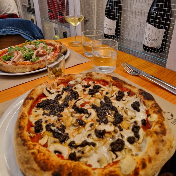 review photo of Pizzi & Dixie Pizza Truffata shared by @orlaghh on 16 Oct 2022 - review