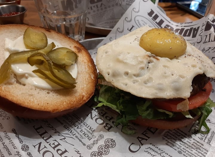 review photo of Goodness Beyond burger with “egg” topping shared by @reutbleicher on 08 Apr 2020 - review