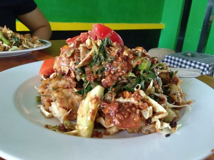 photo of Lotek & Gado-Gado Bu Bagyo Colombo Lotek Tupat shared by @daprat on  30 Nov 2018 - review