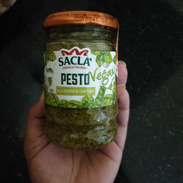 photo of Sacla' Pesto alla genovese con tofu shared by @shwetab on  26 Apr 2022 - review