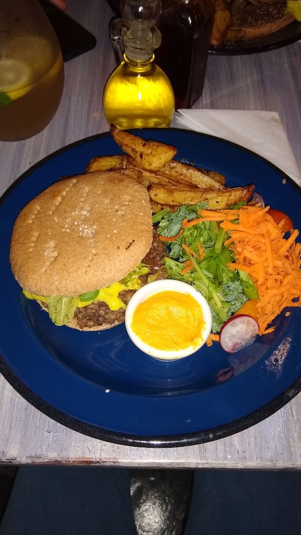 photo of Vrinda Hamburguesa Vrinda shared by @nazamartinez on  13 Jan 2020 - review