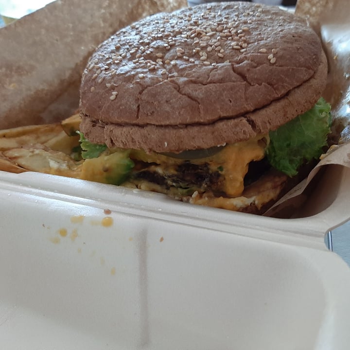 review photo of Indómite Vegan Hamburguesa Hawaiana Con Papas shared by @plantia on 19 Aug 2020 - review