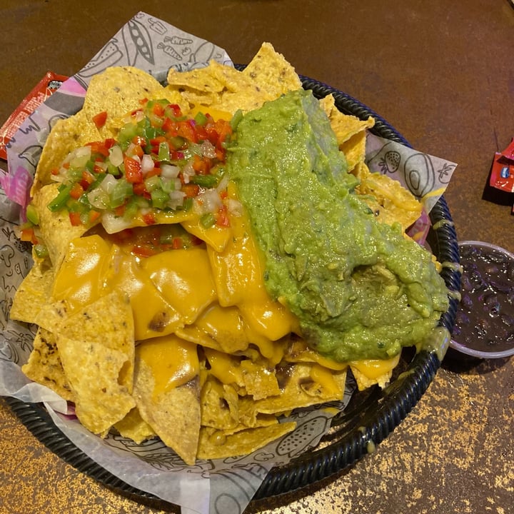photo of Lado V Nachos Con Todo shared by @abigrischpun on  24 Mar 2022 - review