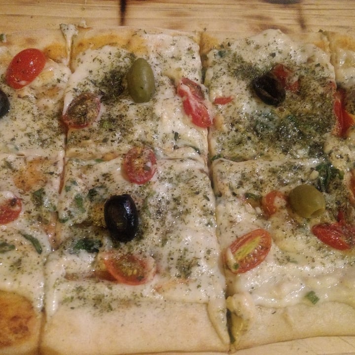 photo of Skal Pizza vegana albahaca y tomate shared by @barilocheveg on  05 Jun 2020 - review