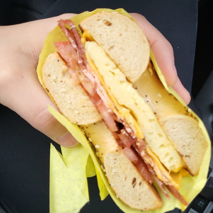 photo of Ben & Esther's Bagels and Deli Egg, cheese and bacon bagel sandwich shared by @izzyiris on  06 May 2022 - review
