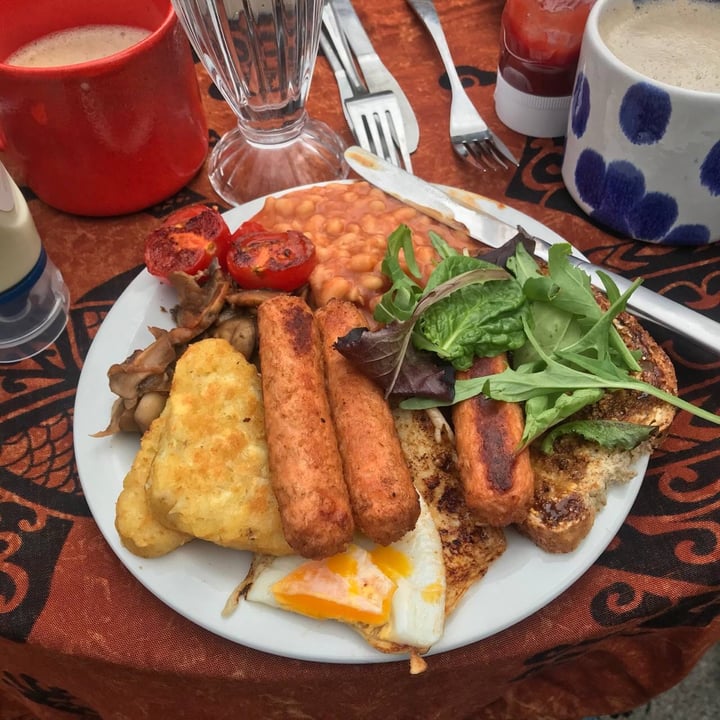 photo of Linda McCartney's 6 Vegetarian Red Onion & Rosemary Sausages shared by @iamanicevegan on  14 Sep 2021 - review