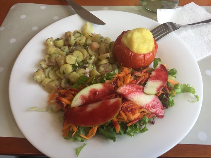photo of Canaruti Tomate Relleno Y Ensalada De Melloco shared by @maurizio on  16 Nov 2019 - review