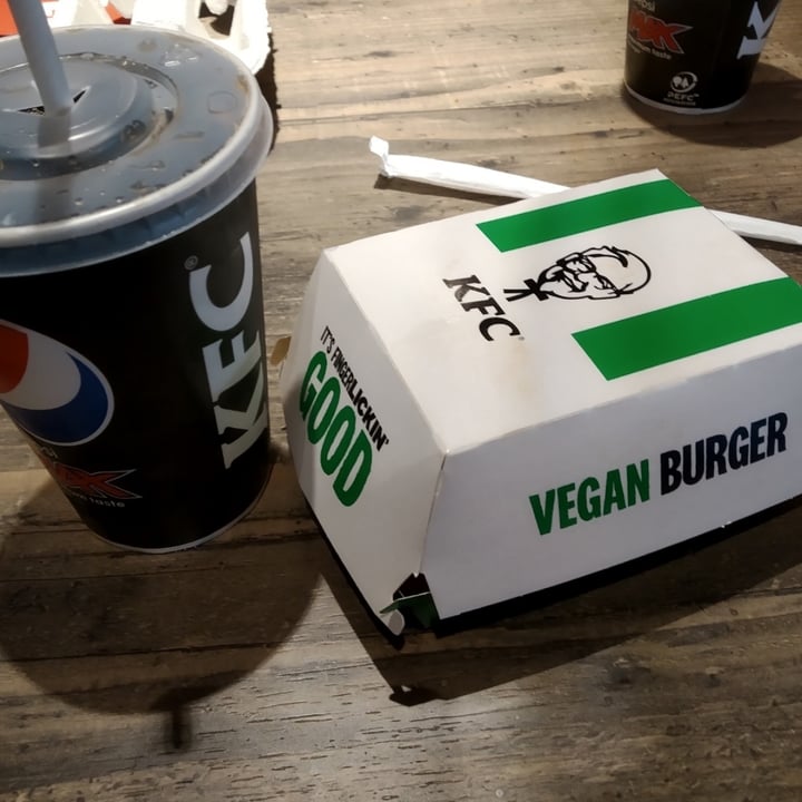 review photo of KFC Original Recipe Vegan Burger shared by @3lli3 on 18 Sep 2022 - review