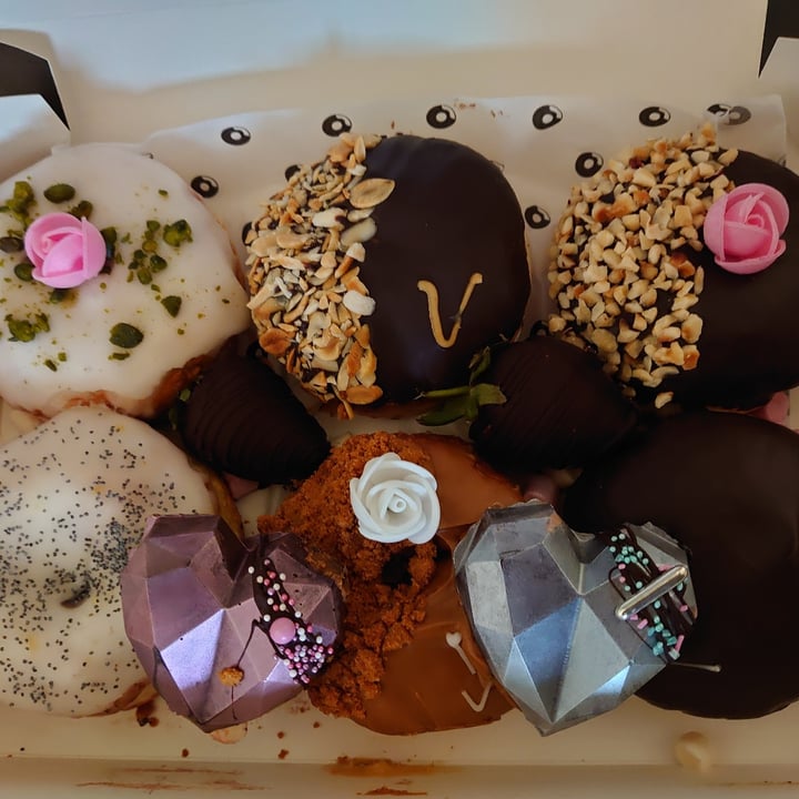 review photo of The Rolling Donut Little Box Of Hugs (Vegan) shared by @letz on 14 Apr 2021 - review