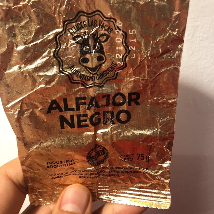 photo of Felices Las Vacas Alfajor Negro shared by @tomascanapino on  07 Aug 2020 - review