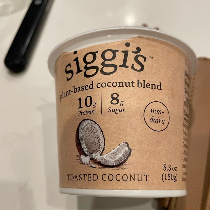review photo of siggi’s Plant Based Coconut Blend Non-Dairy Yogurt shared by @jaeskaapool on 11 Dec 2022 - review