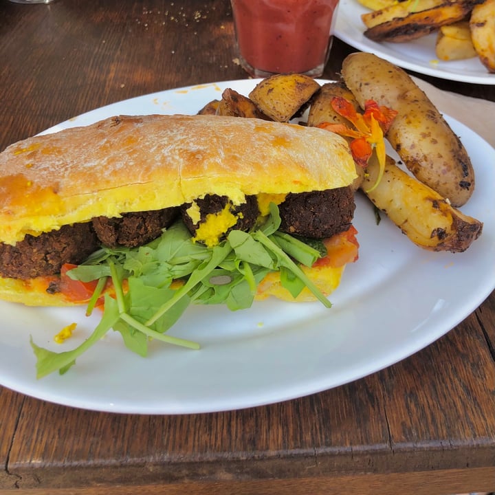 photo of Artemisia Sandwich de albóndigas shared by @magicvegan on  13 Nov 2020 - review